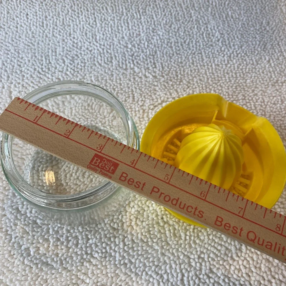 Vintage Manual Citrus Juicer Yellow Plastic Reamer‎ with Clear Glass Jar